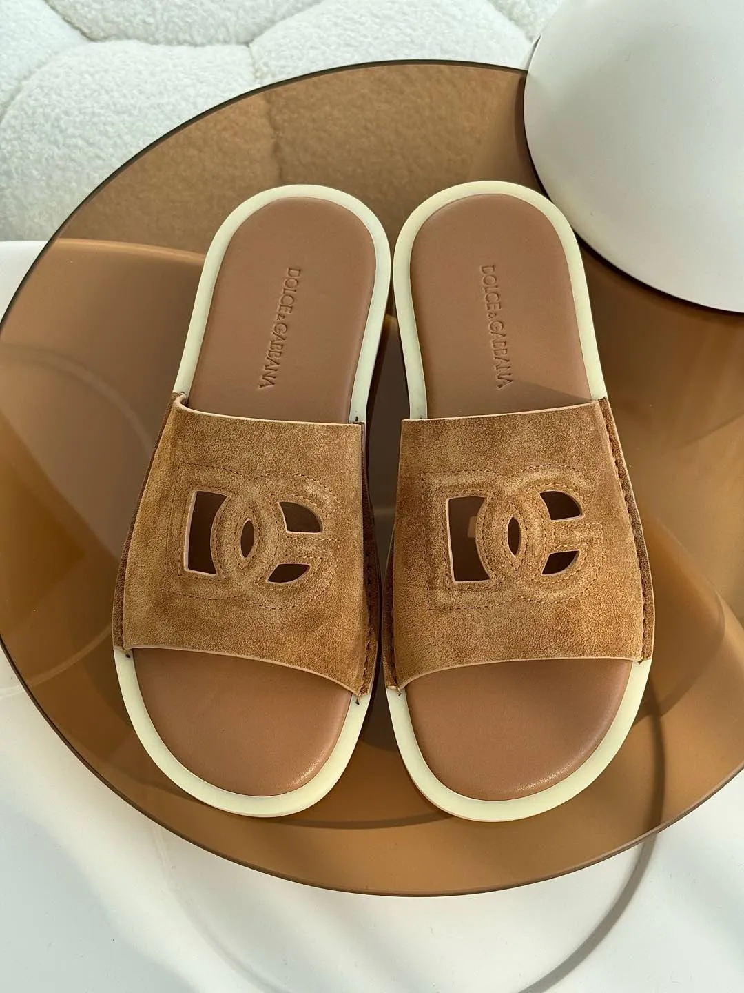 [DG*Dolce & Gabbana] P: 400💰 Size: 38-46 yards D&G/Dolce & Gabbana men’s DG hollow suede slippers FARFETCH original craftsmanship high-end quality